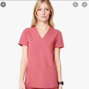 Figs Women’s Three Pocket Scrub Top in color Quartz